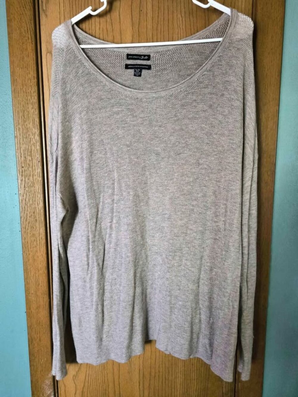 Size XL American Eagle Beige Long Sleeve Sweater